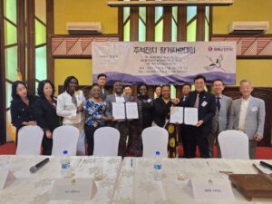 Signatories and witnesses with the signed MoU
